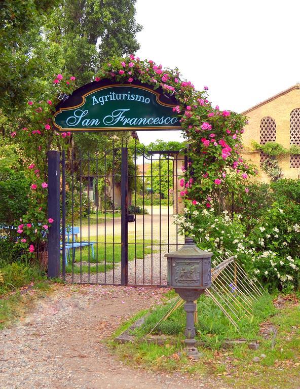 Agriturismo Borgo San Francesco Базільйо Екстер'єр фото